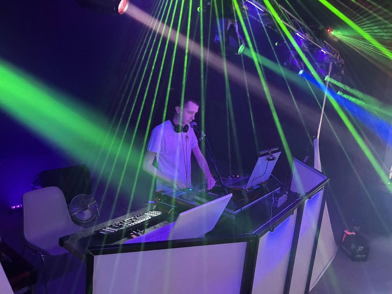 DJ Hits Fun en prestation